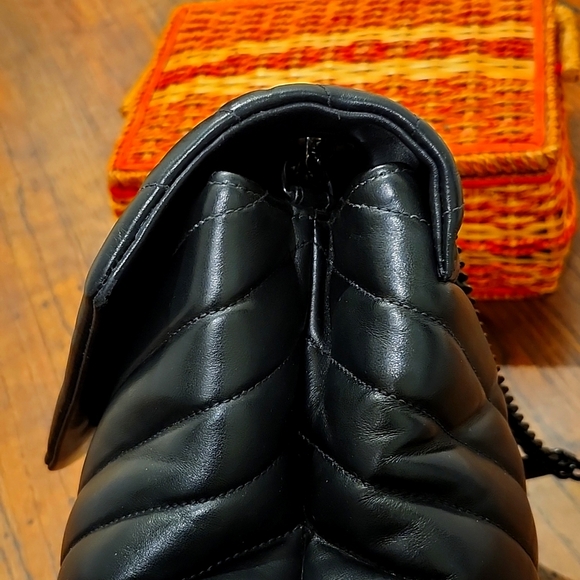 Saint Laurent Loulou Medium Bag - Picture 8 of 16